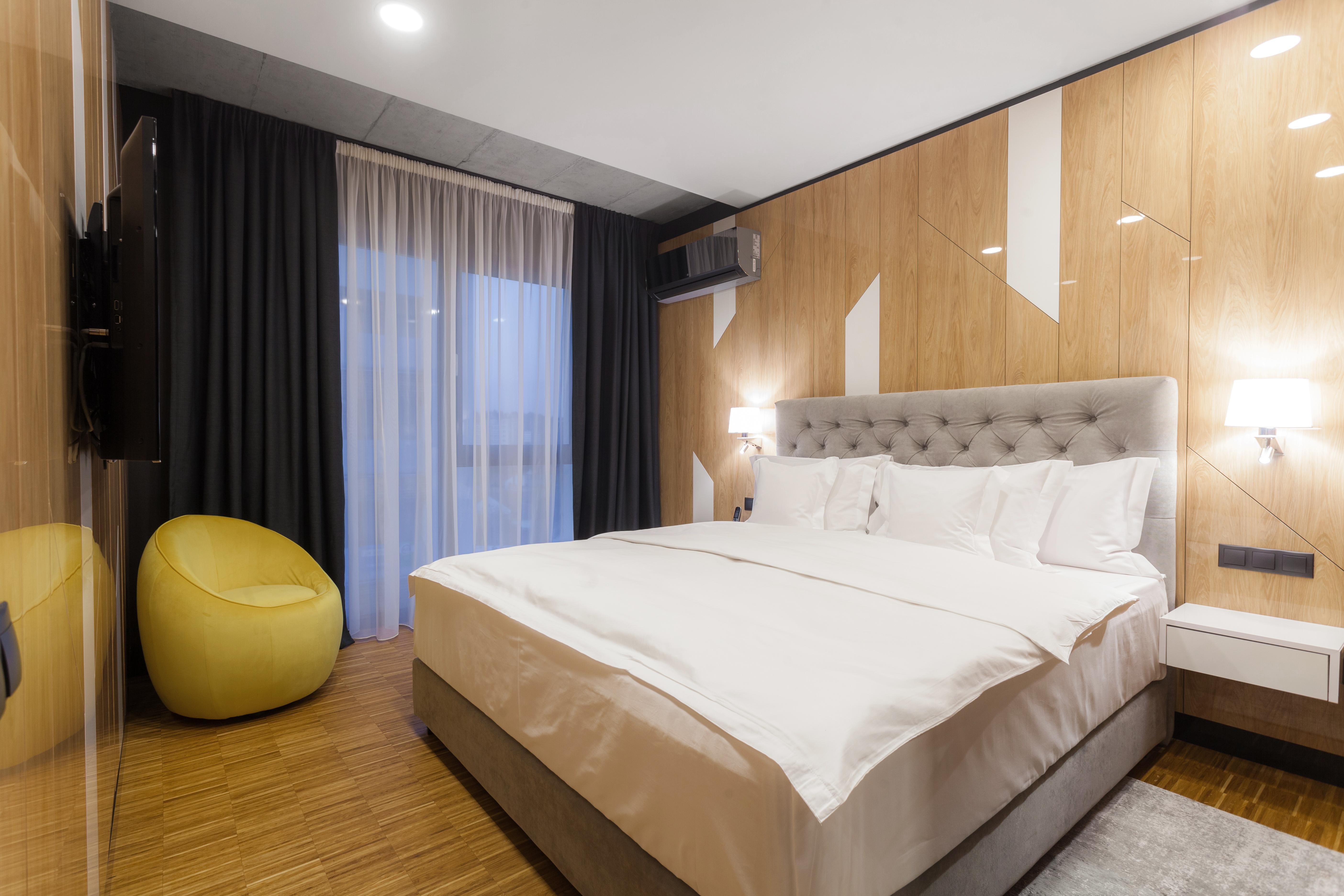Hotel Platinia كلوج-نابوكا المظهر الخارجي الصورة A bedroom in a hotel