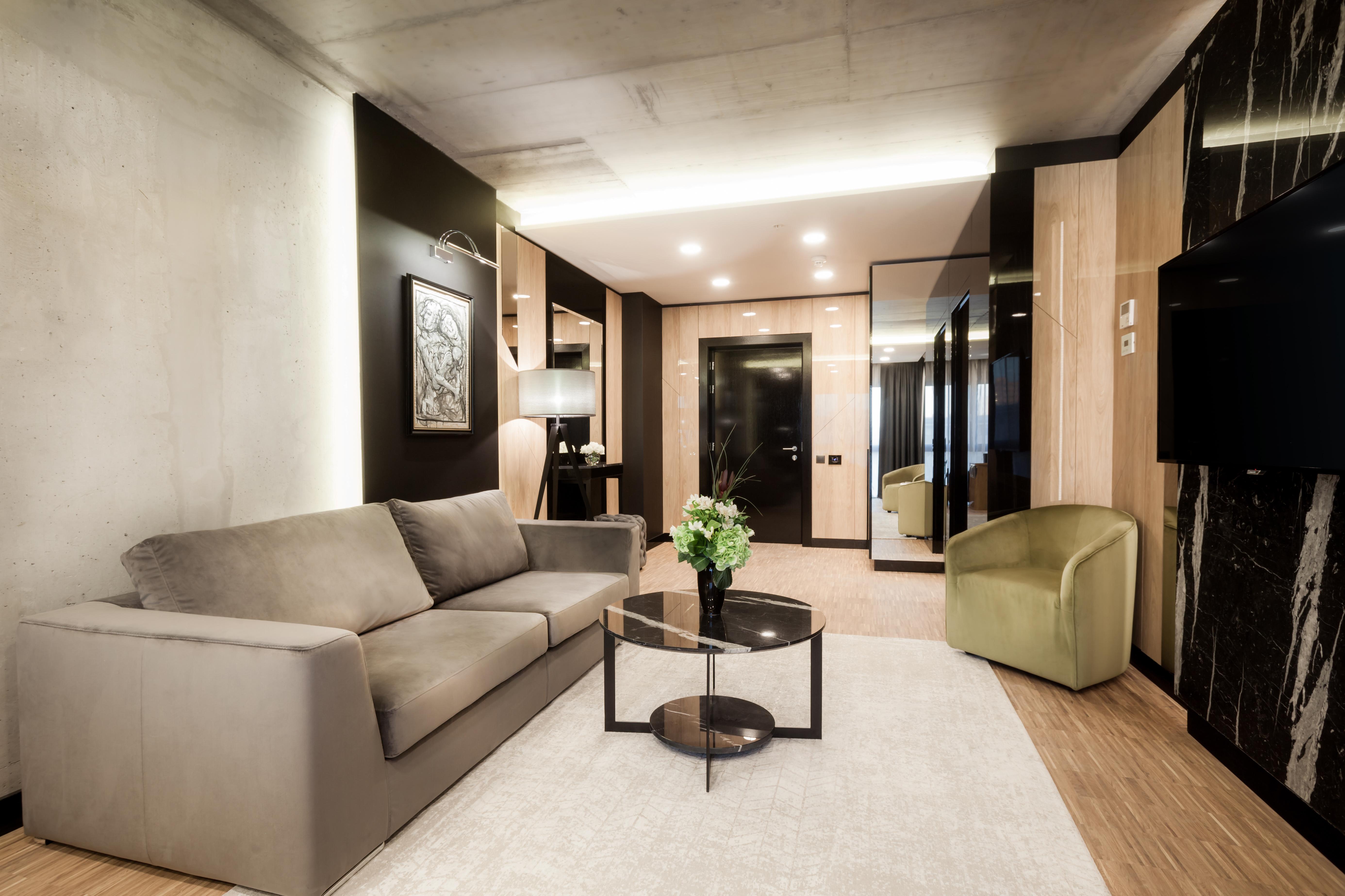 Hotel Platinia كلوج-نابوكا المظهر الخارجي الصورة A suite at the hotel