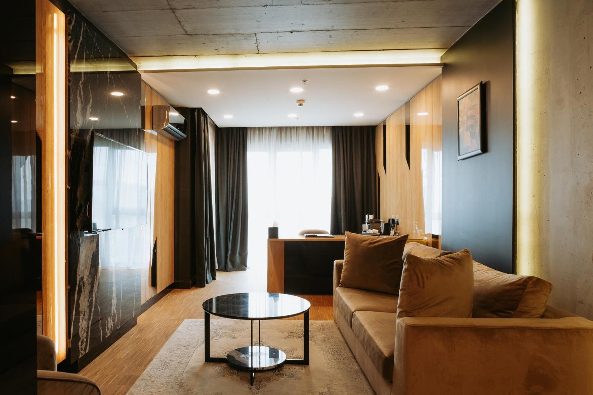 Hotel Platinia كلوج-نابوكا المظهر الخارجي الصورة A suite at the hotel