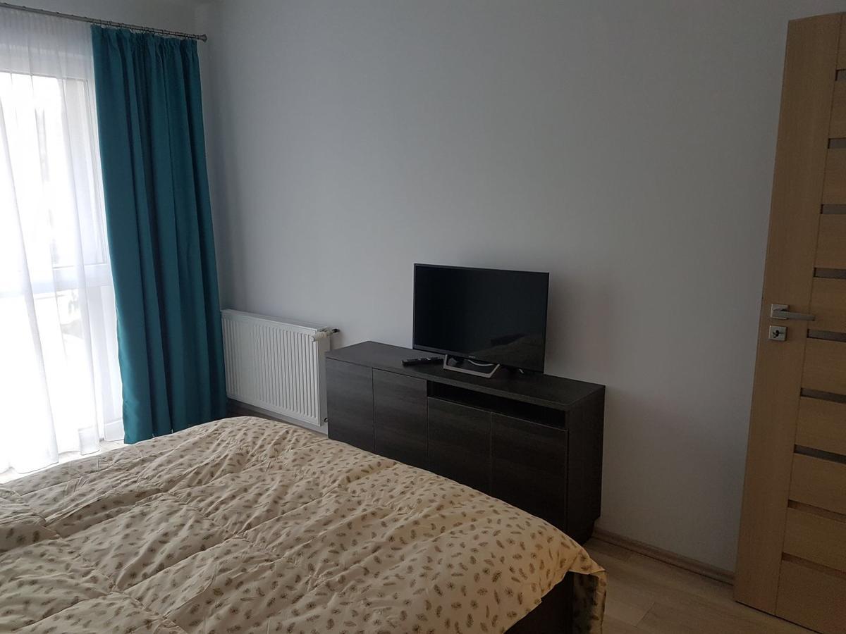 Hotel Platinia كلوج-نابوكا المظهر الخارجي الصورة A bedroom with a television