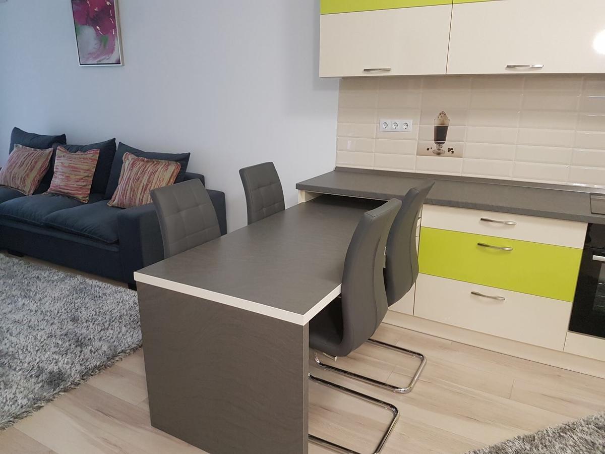 Hotel Platinia كلوج-نابوكا المظهر الخارجي الصورة A modern kitchen