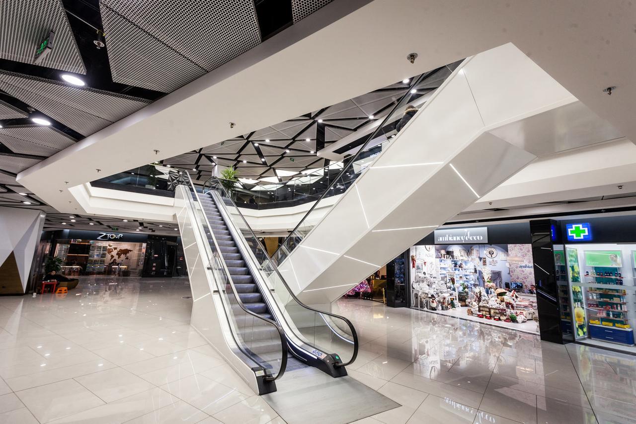 Hotel Platinia كلوج-نابوكا المظهر الخارجي الصورة The interior of the mall